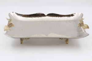 GÜMÜŞ KAPLAMA BAKIR DİKDÖRTGEN ÇİÇEK MOTİFLİ TEPSİ